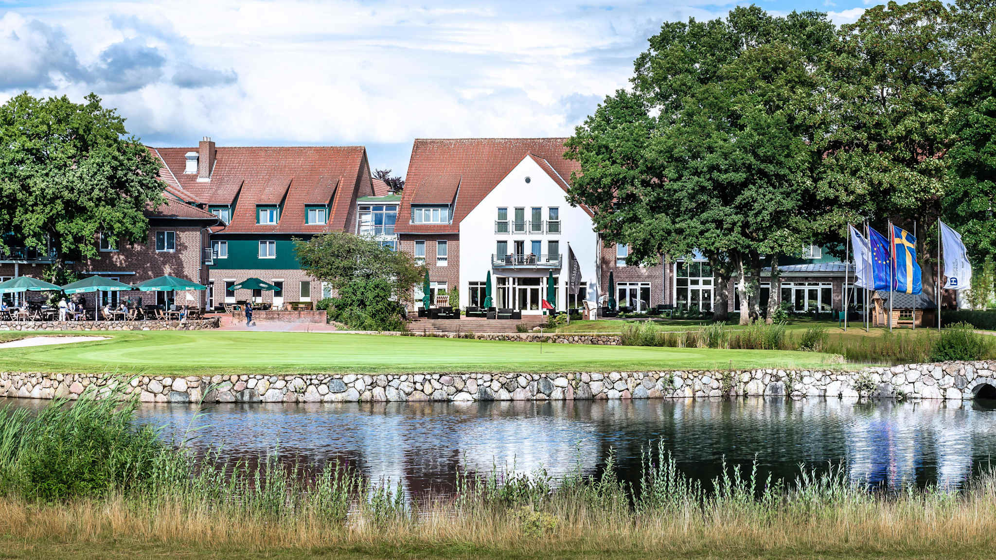 Außenansicht © Steigenberger Hotel Treudelberg