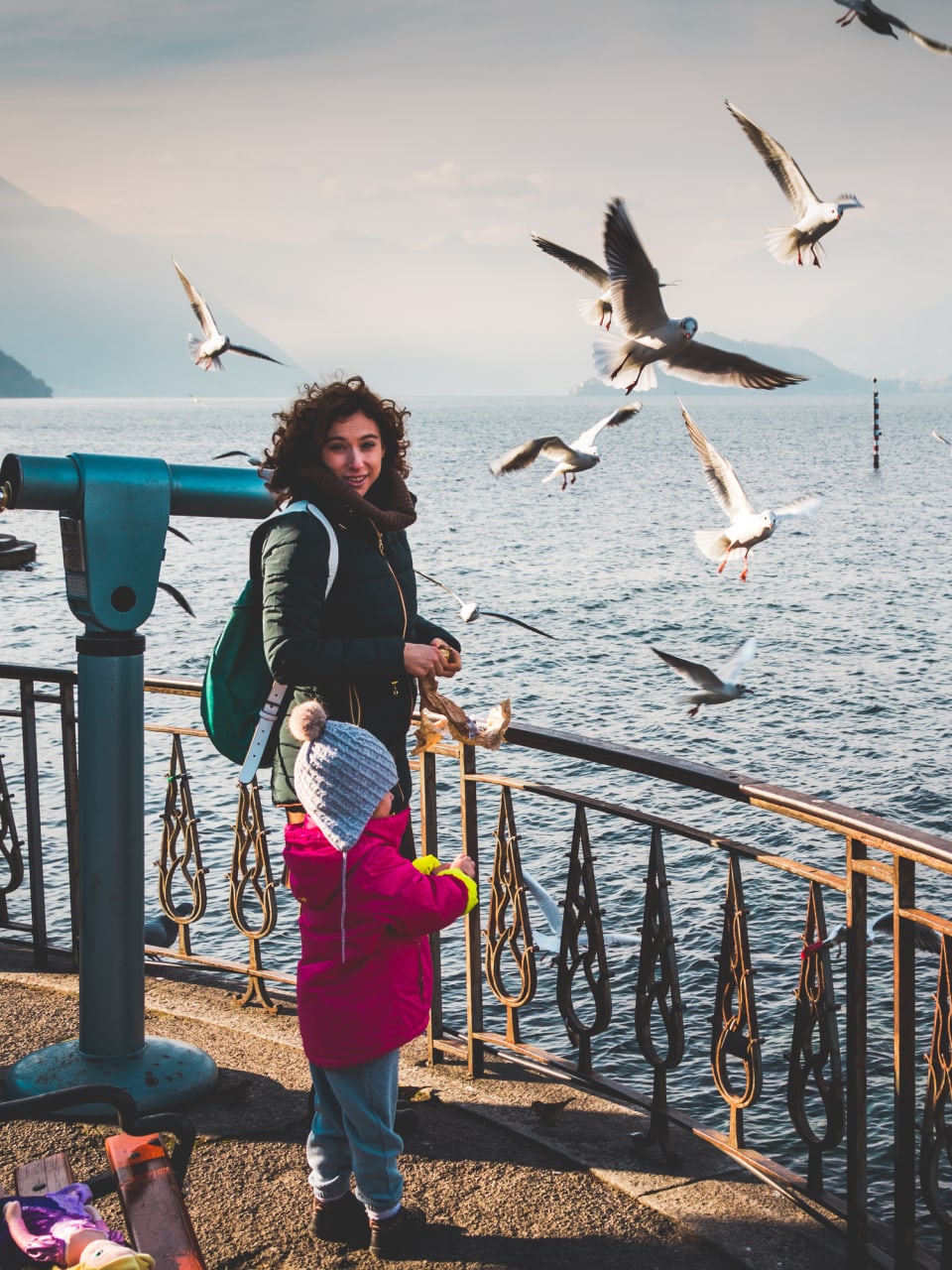 Frau mit Kind am Comer See