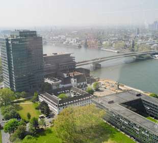 Der Rhein und die Deutzer Brücke