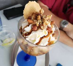 Nuss becher