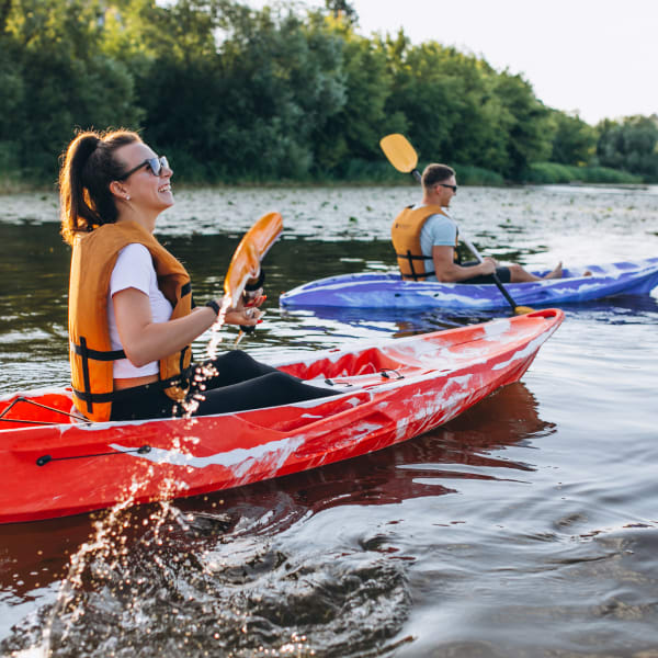 Sportbegeisterte können die österreichische Natur bei einem Kajak-Trip erleben © Petro - stock.adobe.com